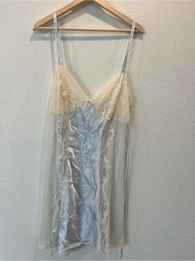 Gilligan & O'Malley Ivory and Silver Lace-Trim Slip